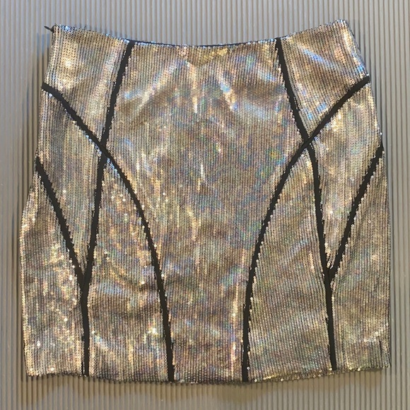 Silver Sequin Mini Skirt w/ Geometric Design NWT Size Medium - Picture 1 of 8